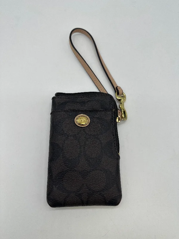 Wristlet Designer By Coach, Size: Medium